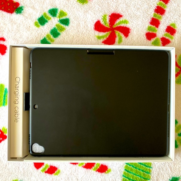 Keyboard Case for iPAD 9.7” - Picture 3 of 3